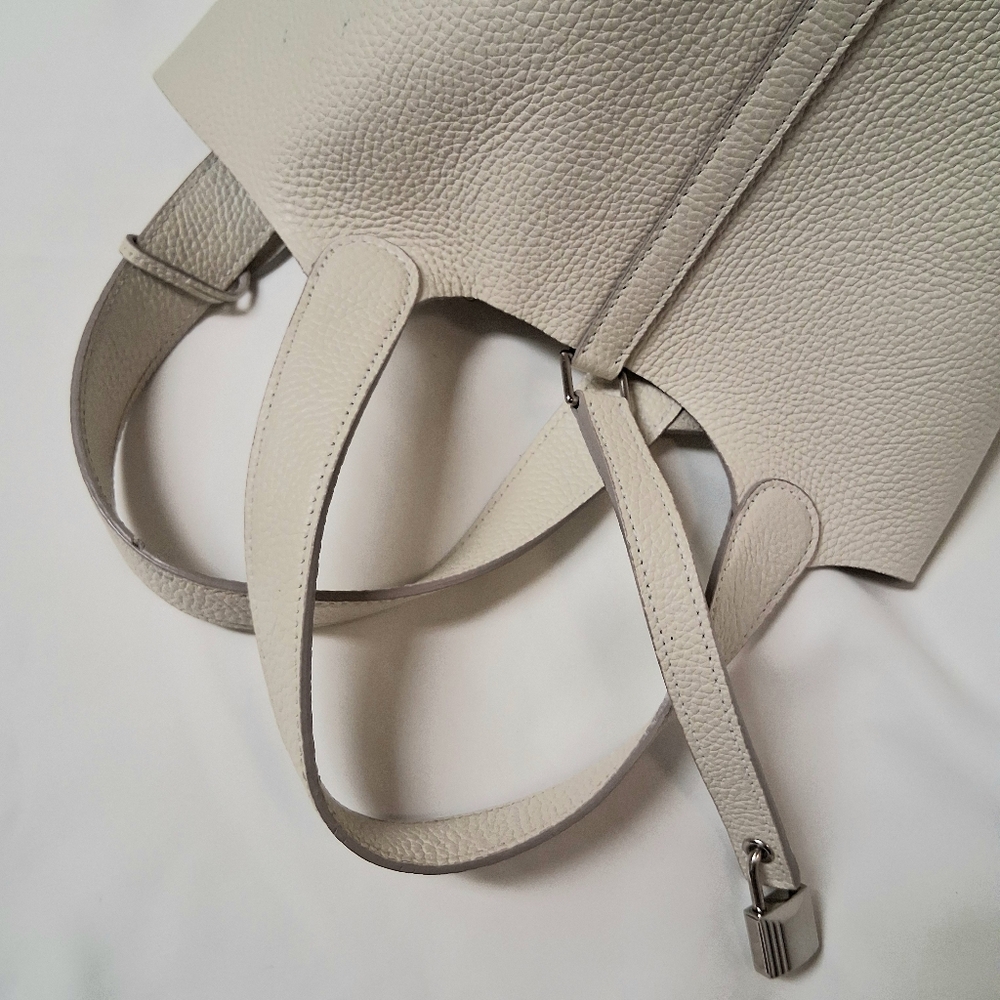 Elegant Ivory Leather Bucket Bag Lock 18 - Picture 6 of 8